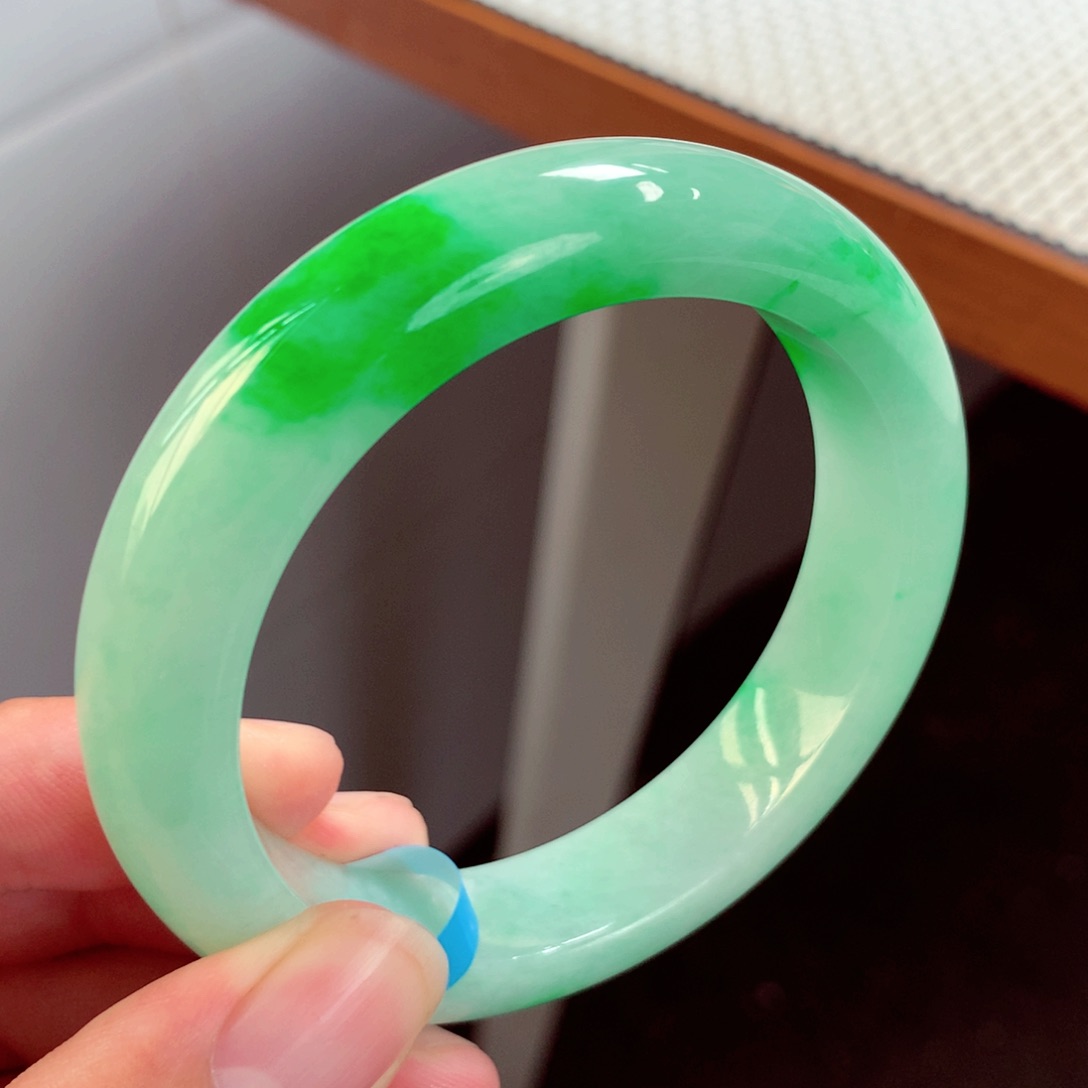 翡翠手镯未镶嵌缅甸翡翠