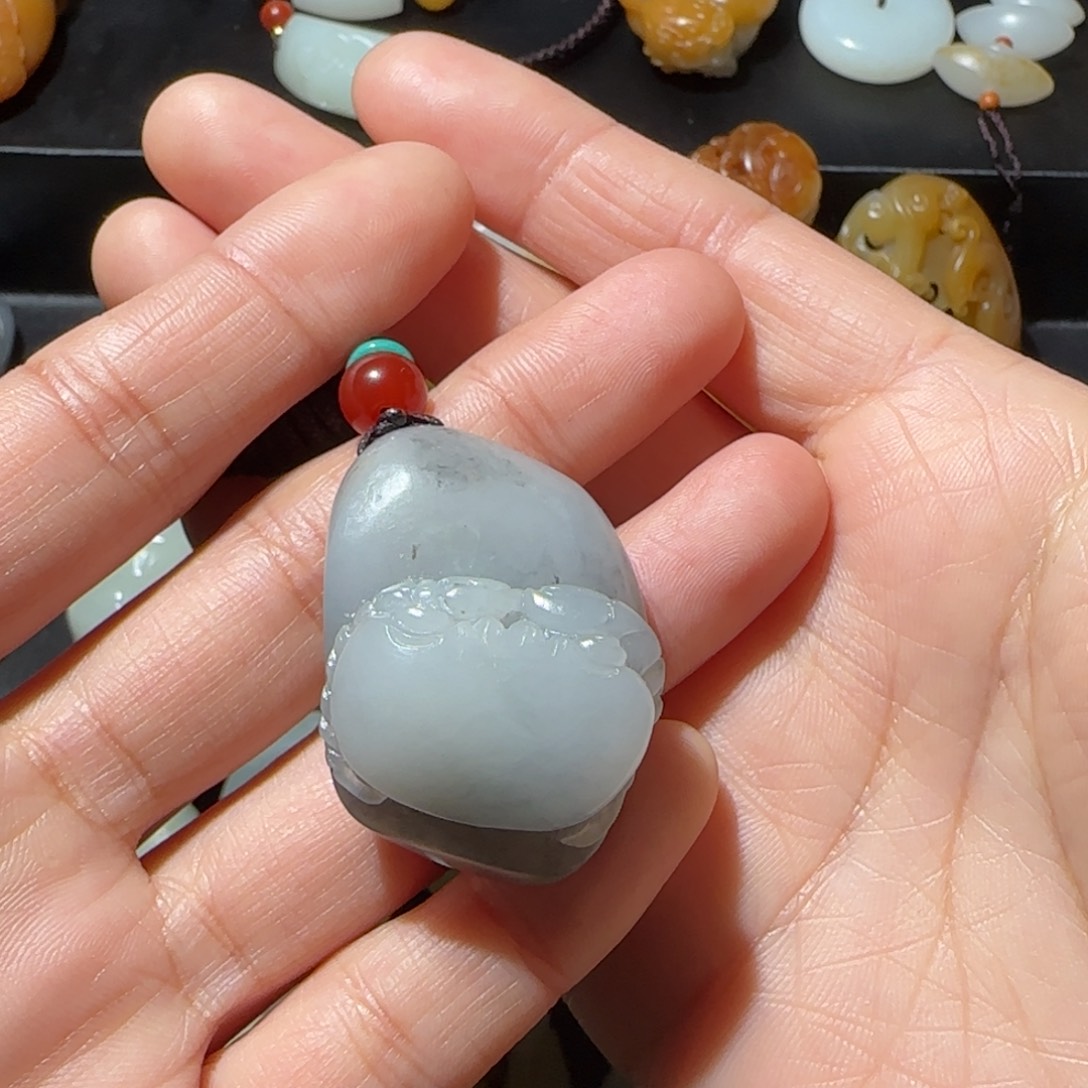 和田玉颈饰未镶嵌丹**饰