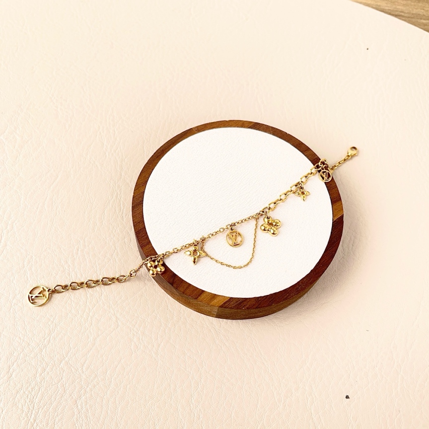 95新 LouisVuitton/路易威登 Blooming花卉系列手链链长20cm 0400