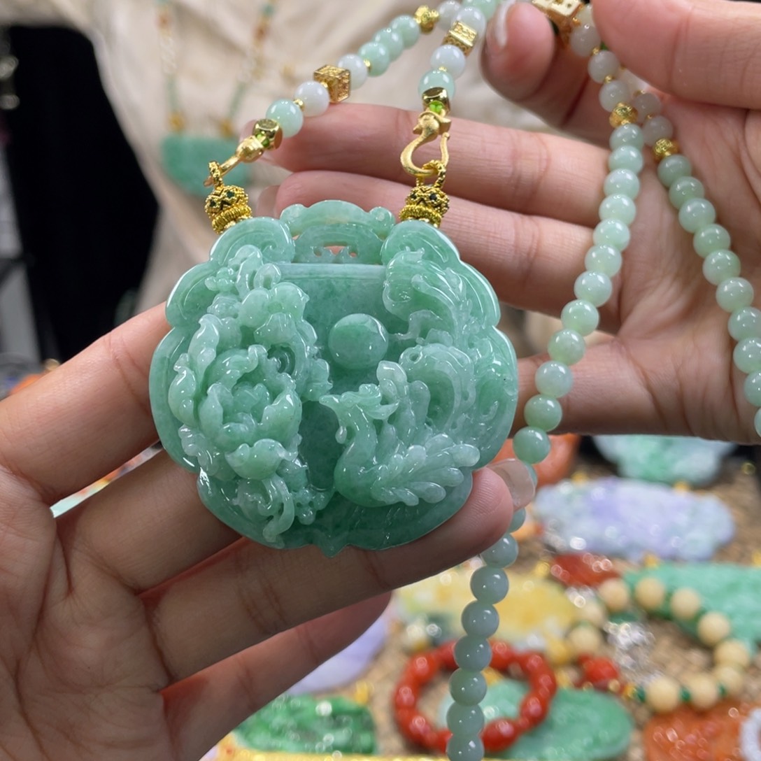 翡翠颈饰未镶嵌代编织