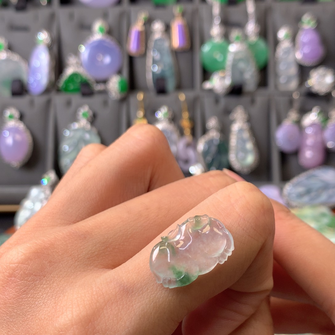 翡翠颈饰未镶嵌裸石