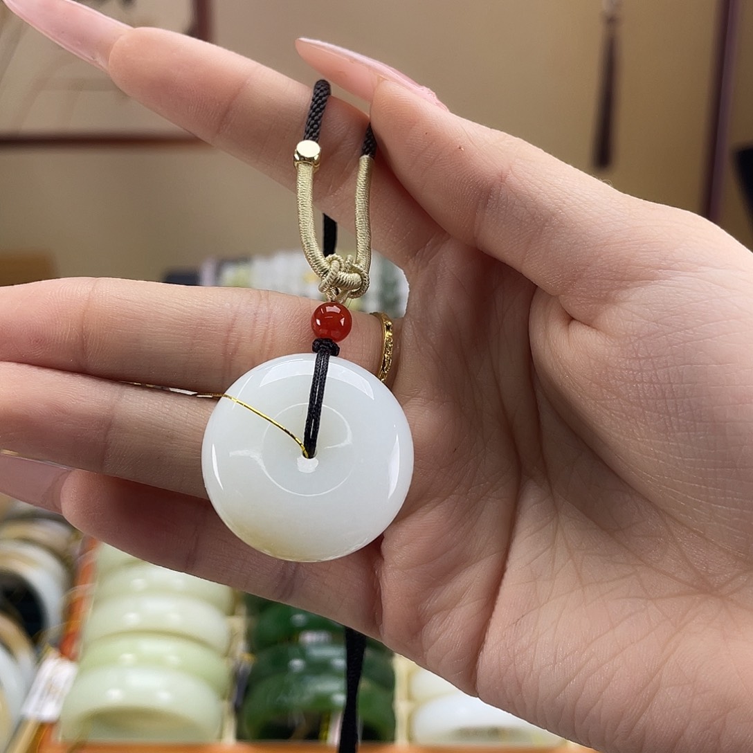 f***和田玉未镶嵌颈饰