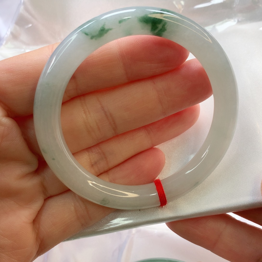 翡翠手镯未镶嵌52圆