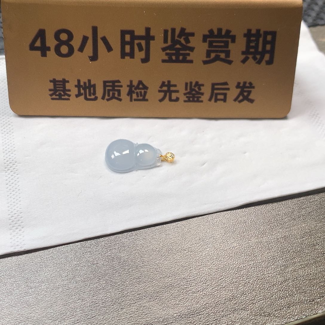 颈饰18K金镶嵌翡翠葫芦