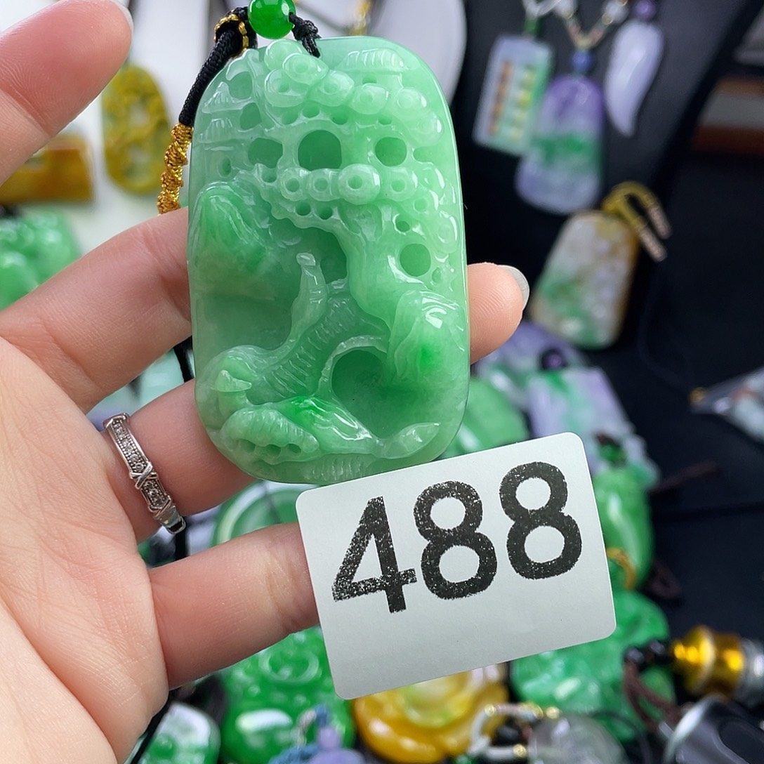 翡翠未镶嵌吊坠(赠链)