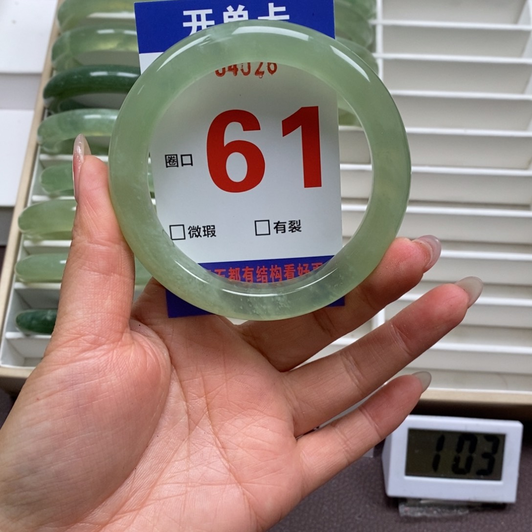 岫玉手镯未镶嵌我
