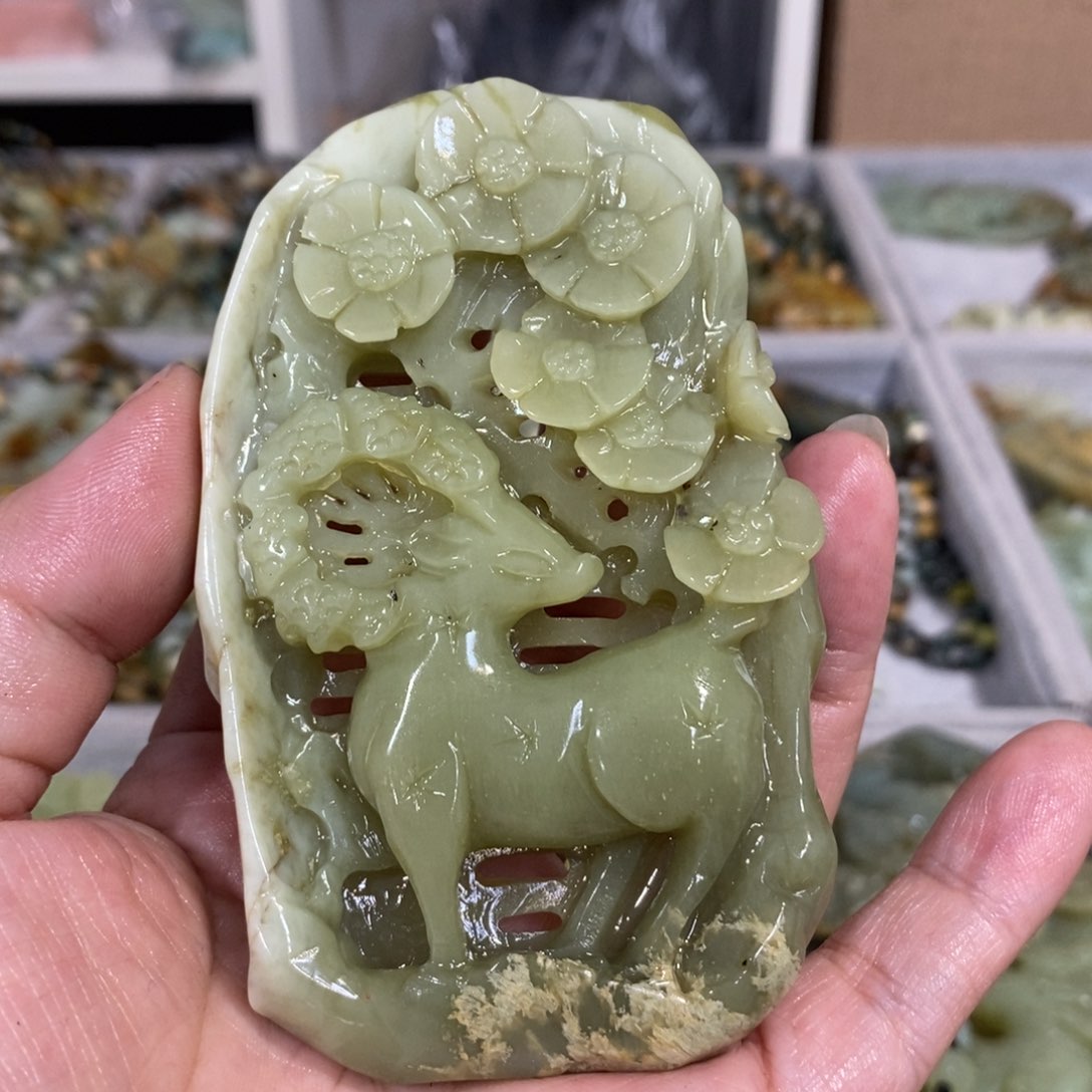 蛇纹石玉颈饰未镶嵌