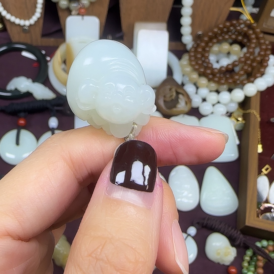 和田玉未镶嵌颈饰