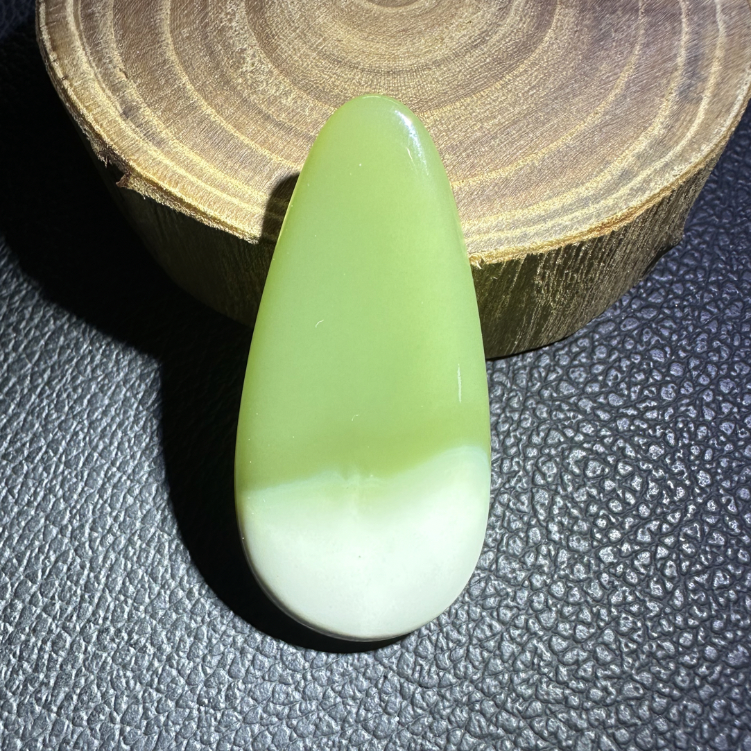 精品断树林随形吊坠