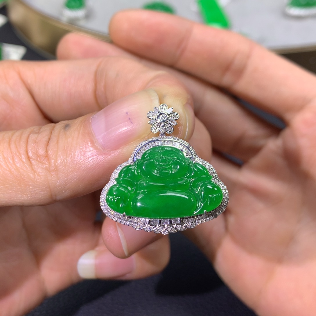 翡翠颈饰18K金镶嵌翡翠