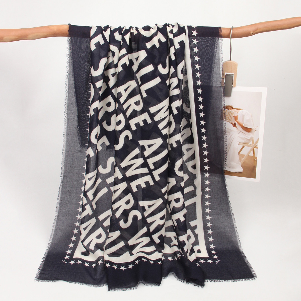 藏蓝白色围巾FRV1130