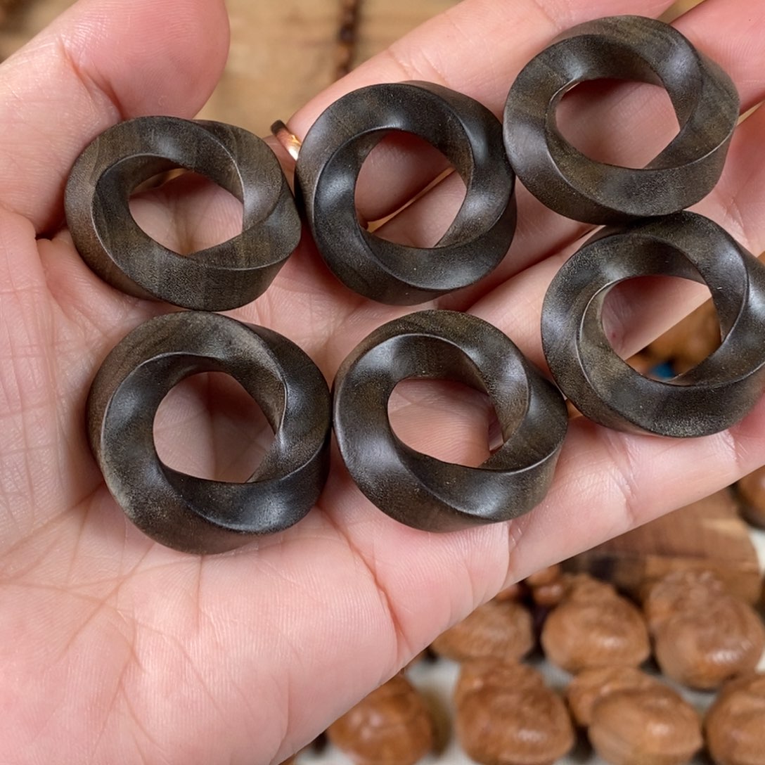 其他檀香木阴沉老山檀莫比斯环