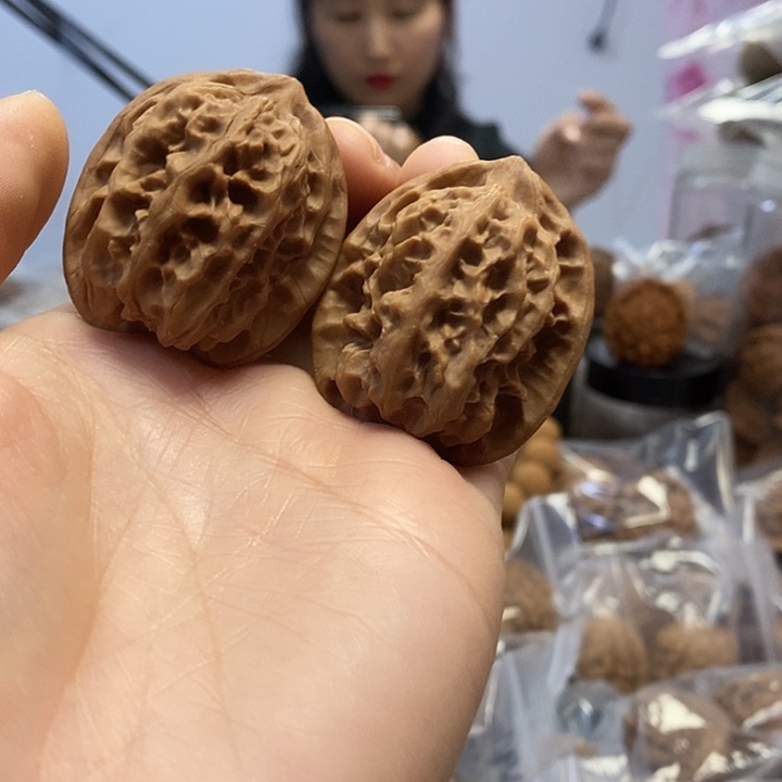 把件文玩核桃36.5蜡皮磐石小众