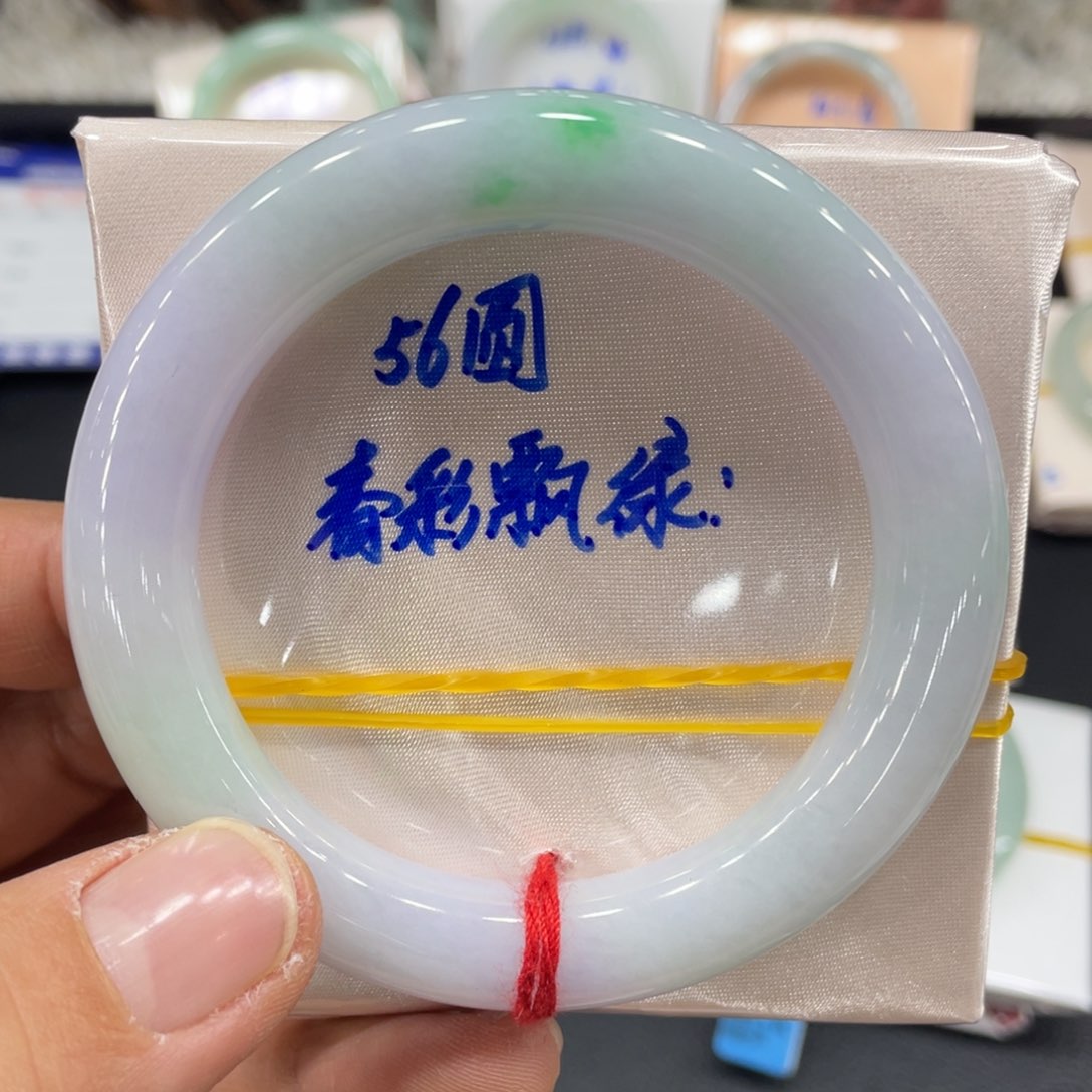 翡翠手镯未镶嵌翡翠