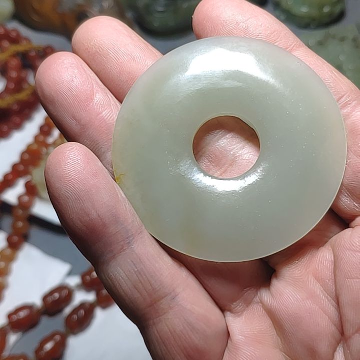 和田玉颈饰未镶嵌涛****?