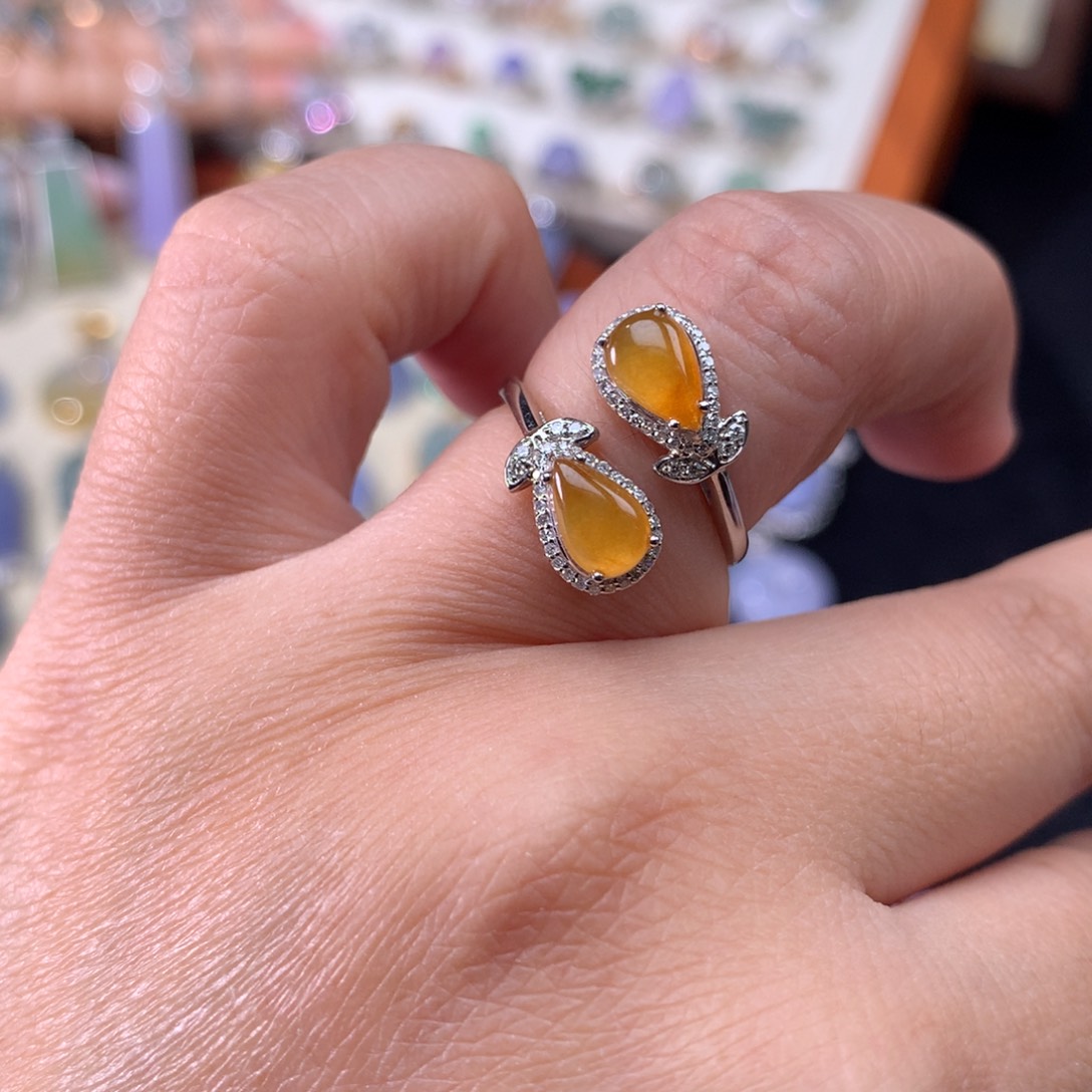 18K金镶嵌戒指翡翠水滴戒指