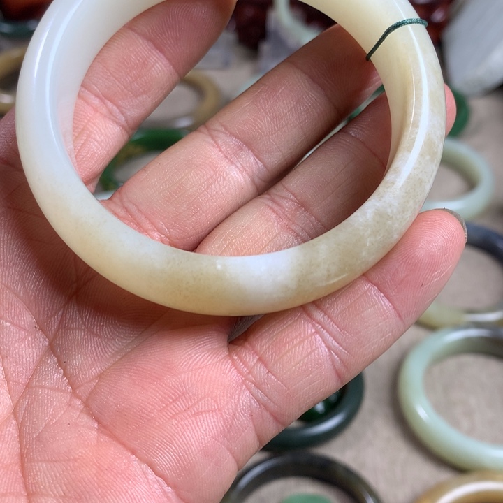 *****和田玉（糖玉）未镶嵌手镯