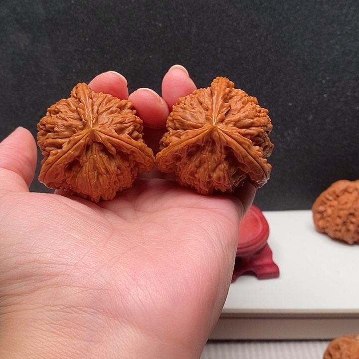 小***输文玩核桃吊坠白奔