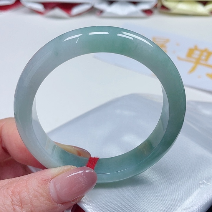 翡翠手镯未镶嵌缅甸翡翠