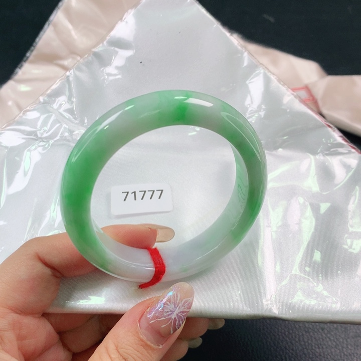 翡翠手镯未镶嵌03。