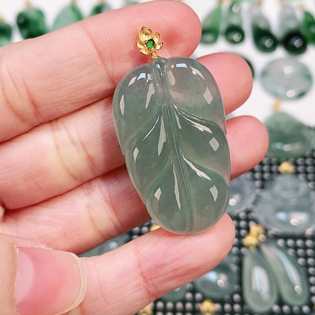 翡翠颈饰18K金镶嵌吊坠