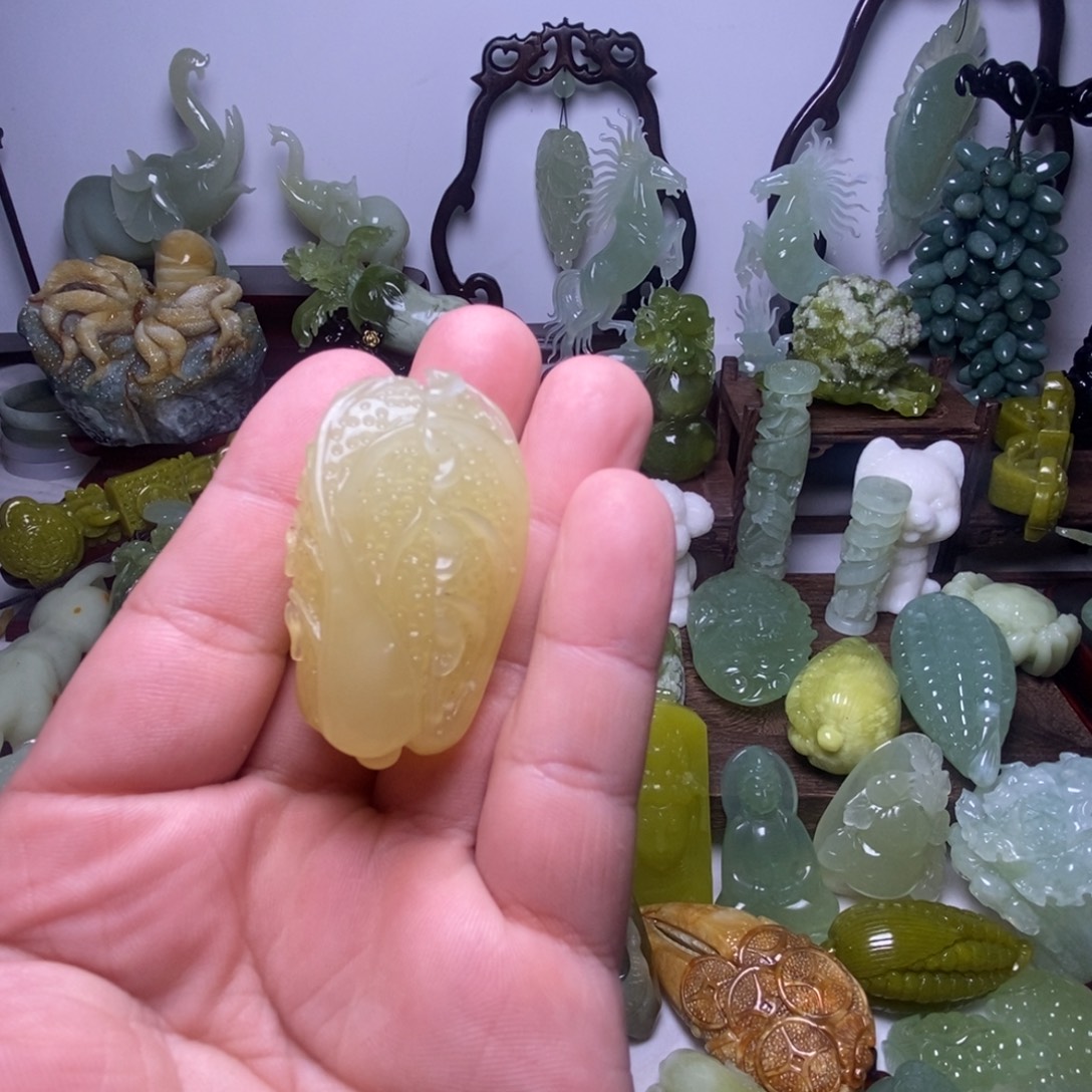 蛇纹石玉合金白菜吊坠白菜吊坠