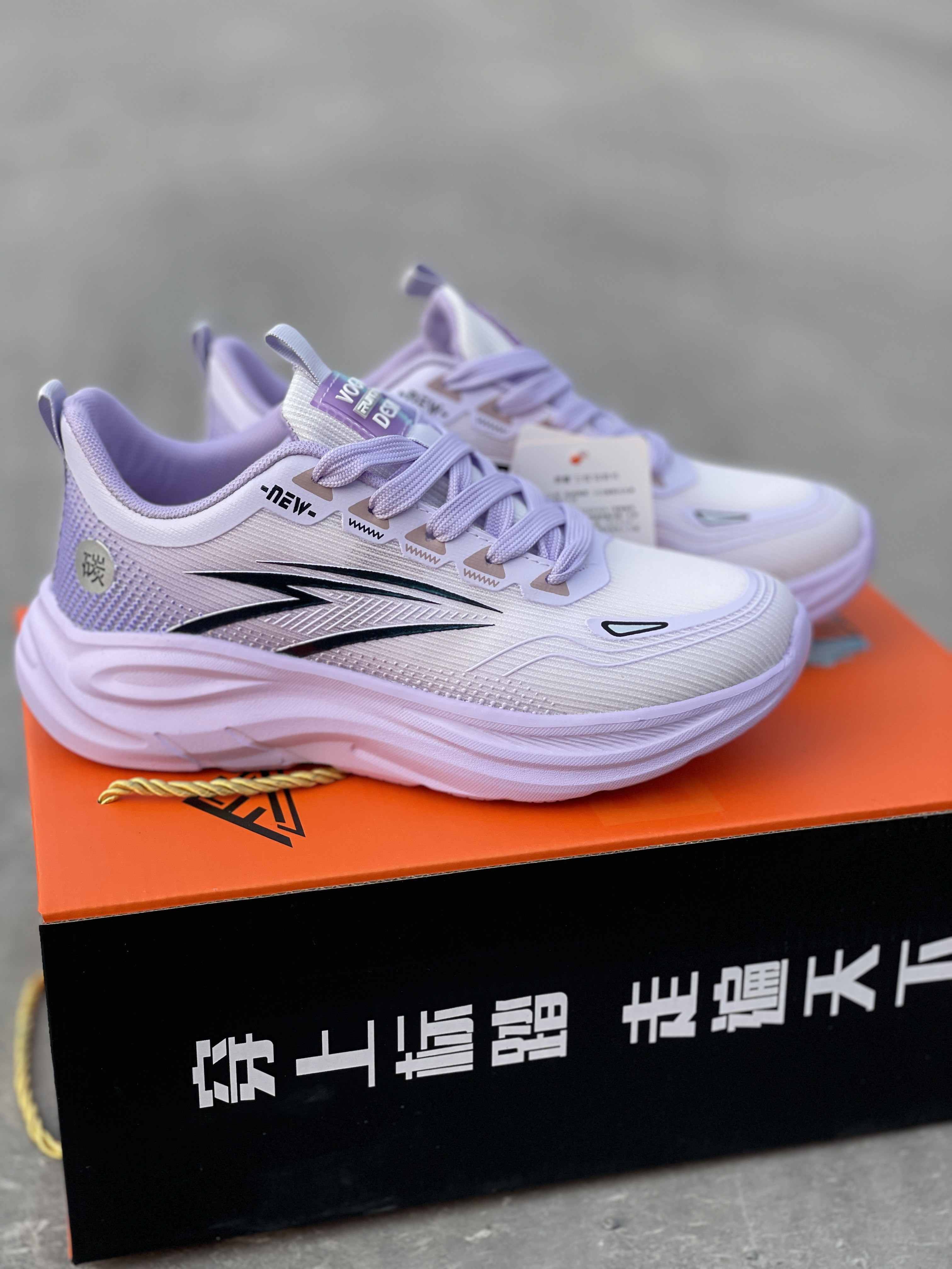 新款软底超轻男鞋跑步女鞋网面跑步鞋运动鞋时尚百搭情侣5506