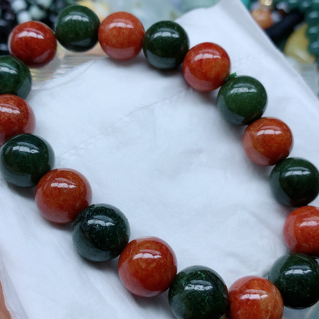 翡翠颈饰未镶嵌牌子