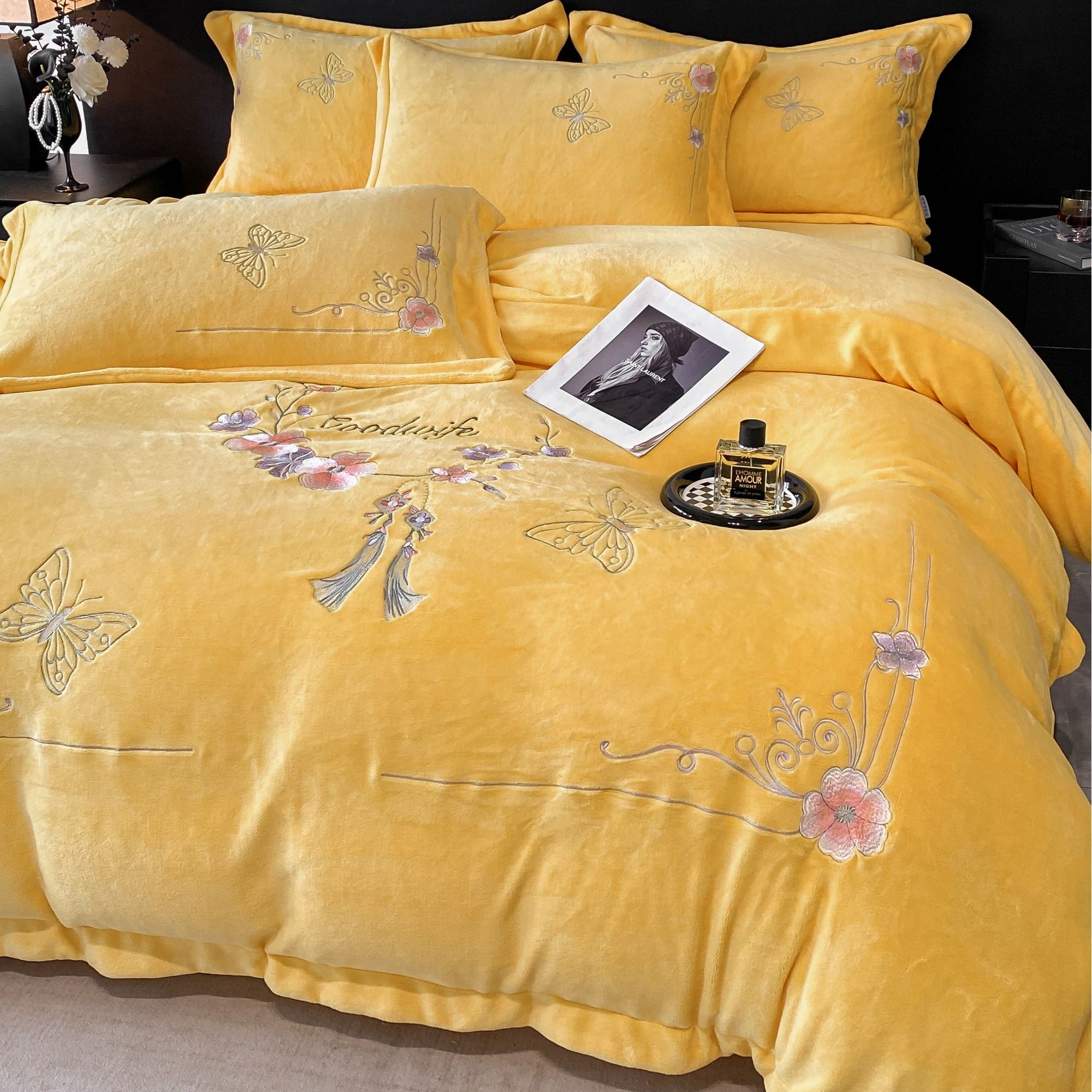 【戴妃富贵黄】轻奢绣花婴肤绒四件套加密刺绣绒被套加厚柔软亲肤绒