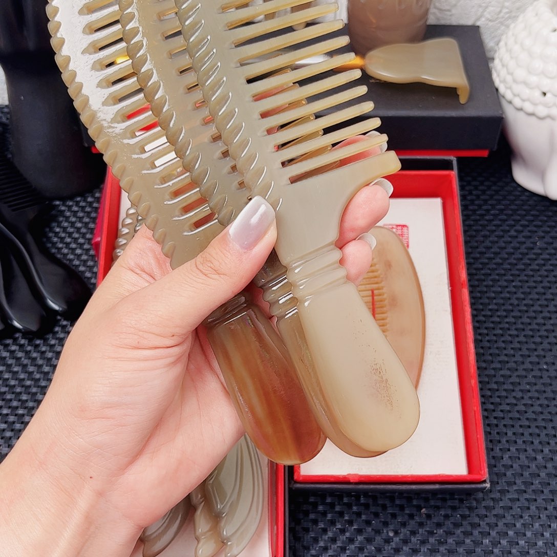 手工制作的纯牛角梳