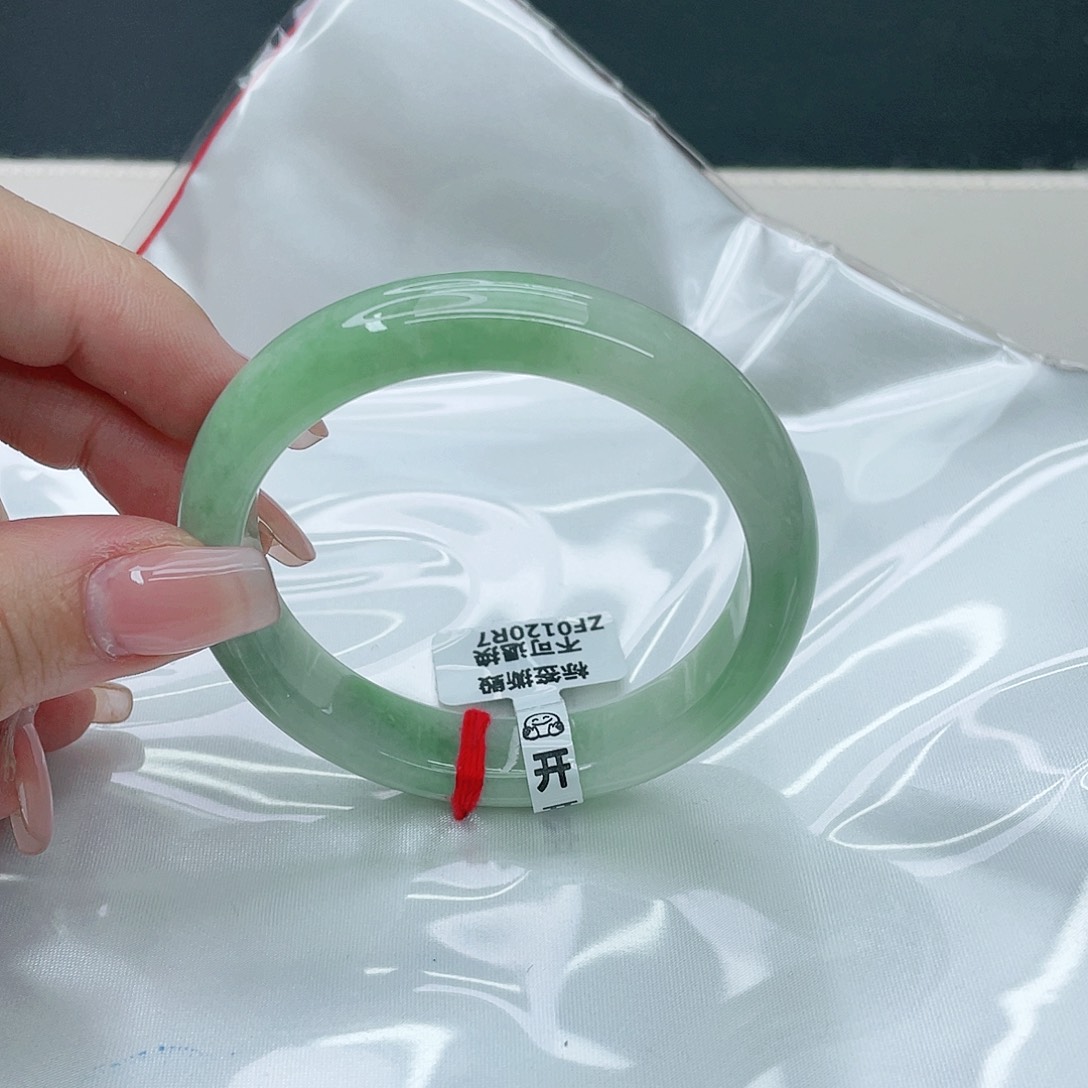 翡翠手镯未镶嵌正55