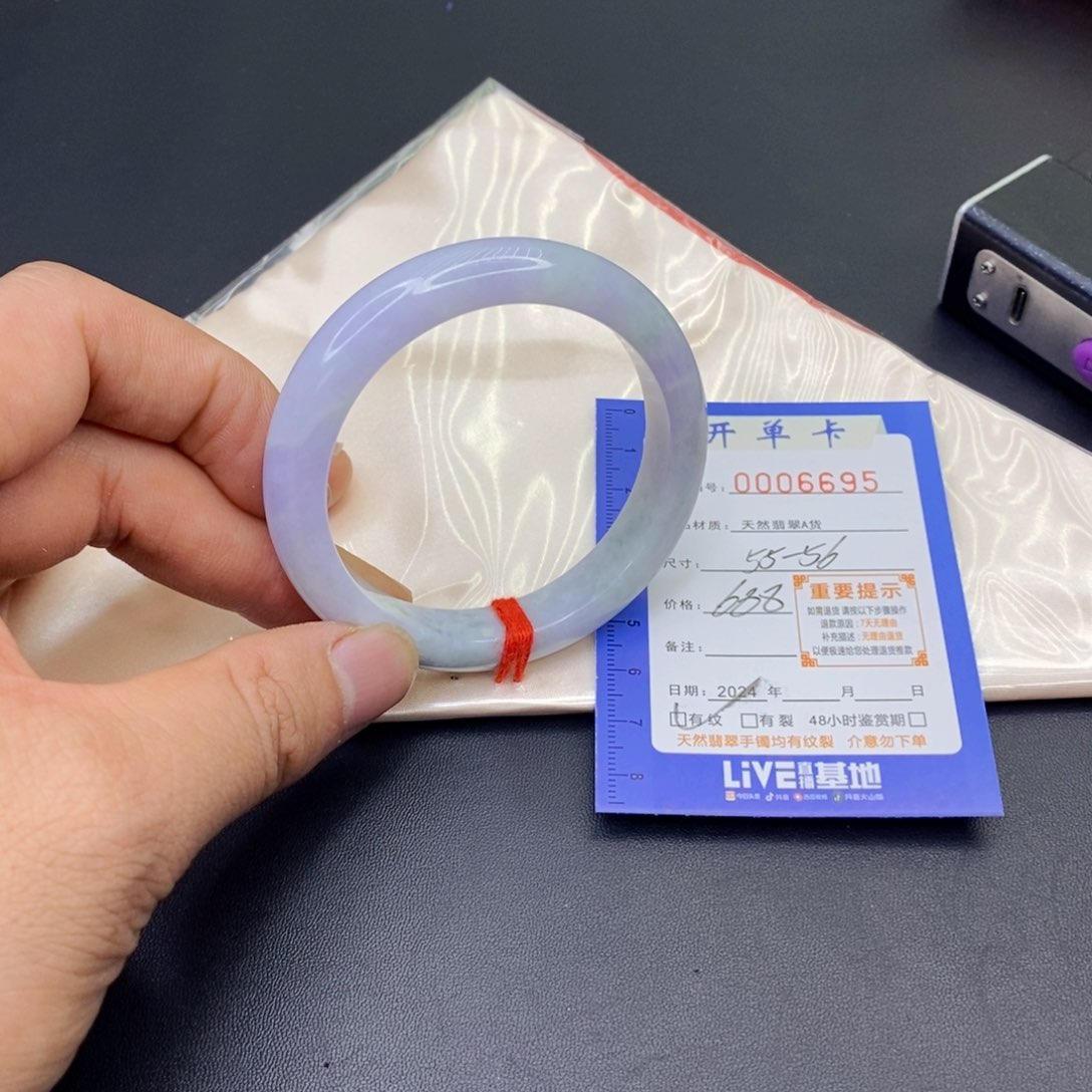 翡翠手镯未镶嵌翡翠