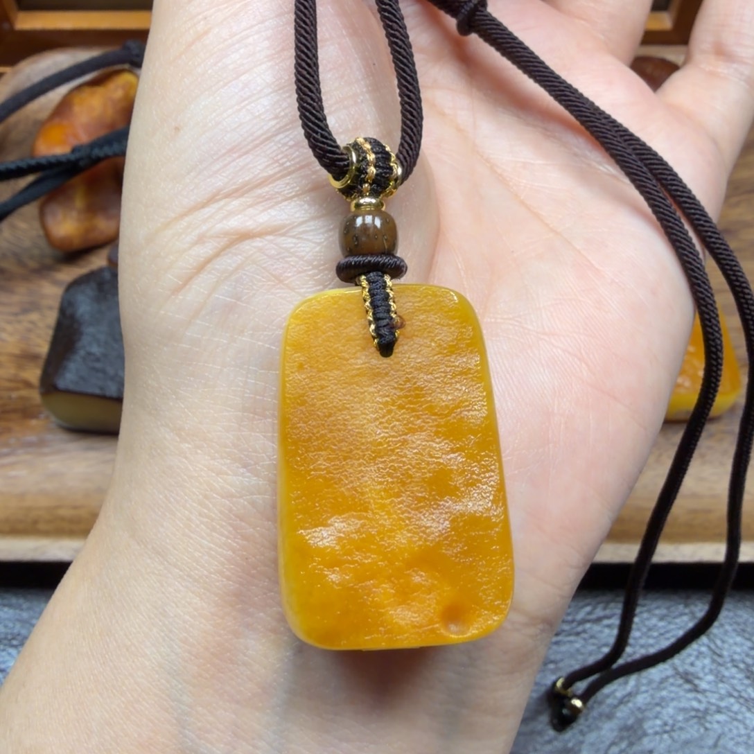 琥珀未镶嵌吊坠(赠链)