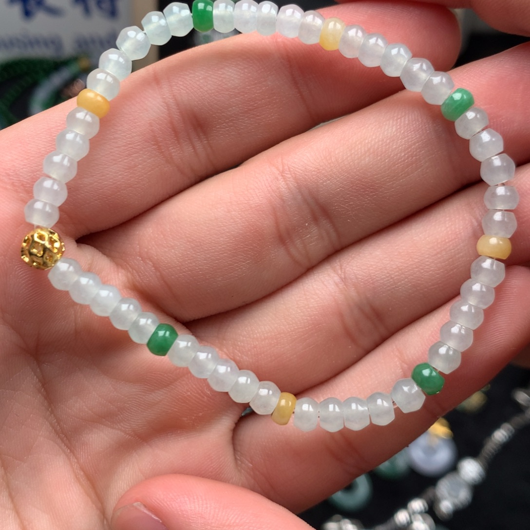 翡翠未镶嵌颈饰你是