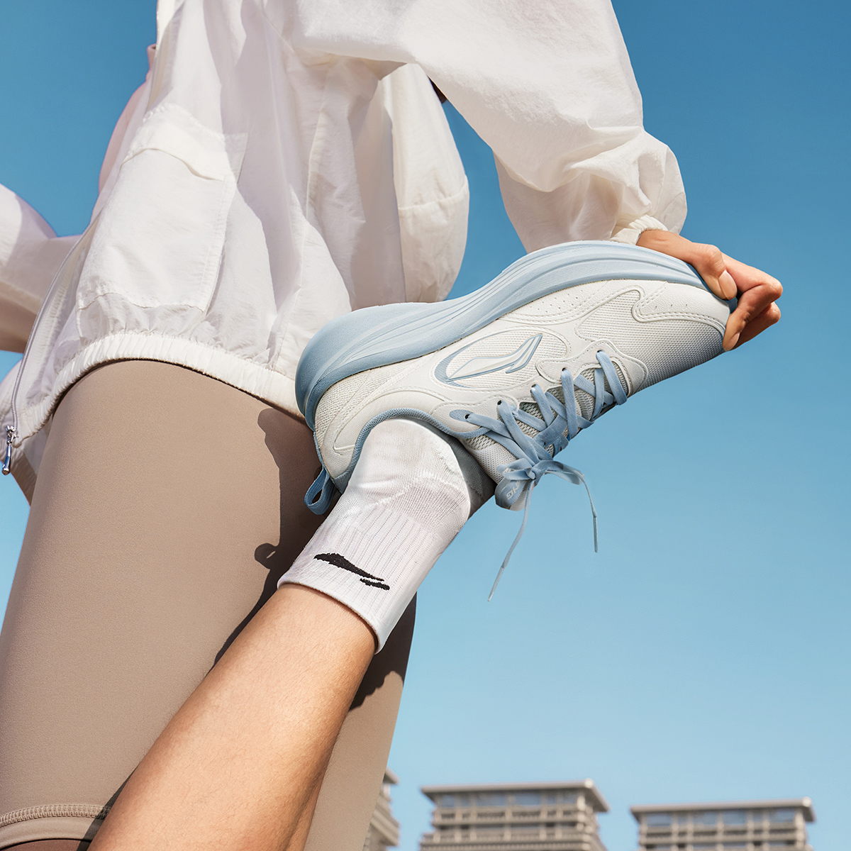 李宁跑步鞋女鞋轻风 v2减震回弹加绒跑鞋运动鞋ARSV110