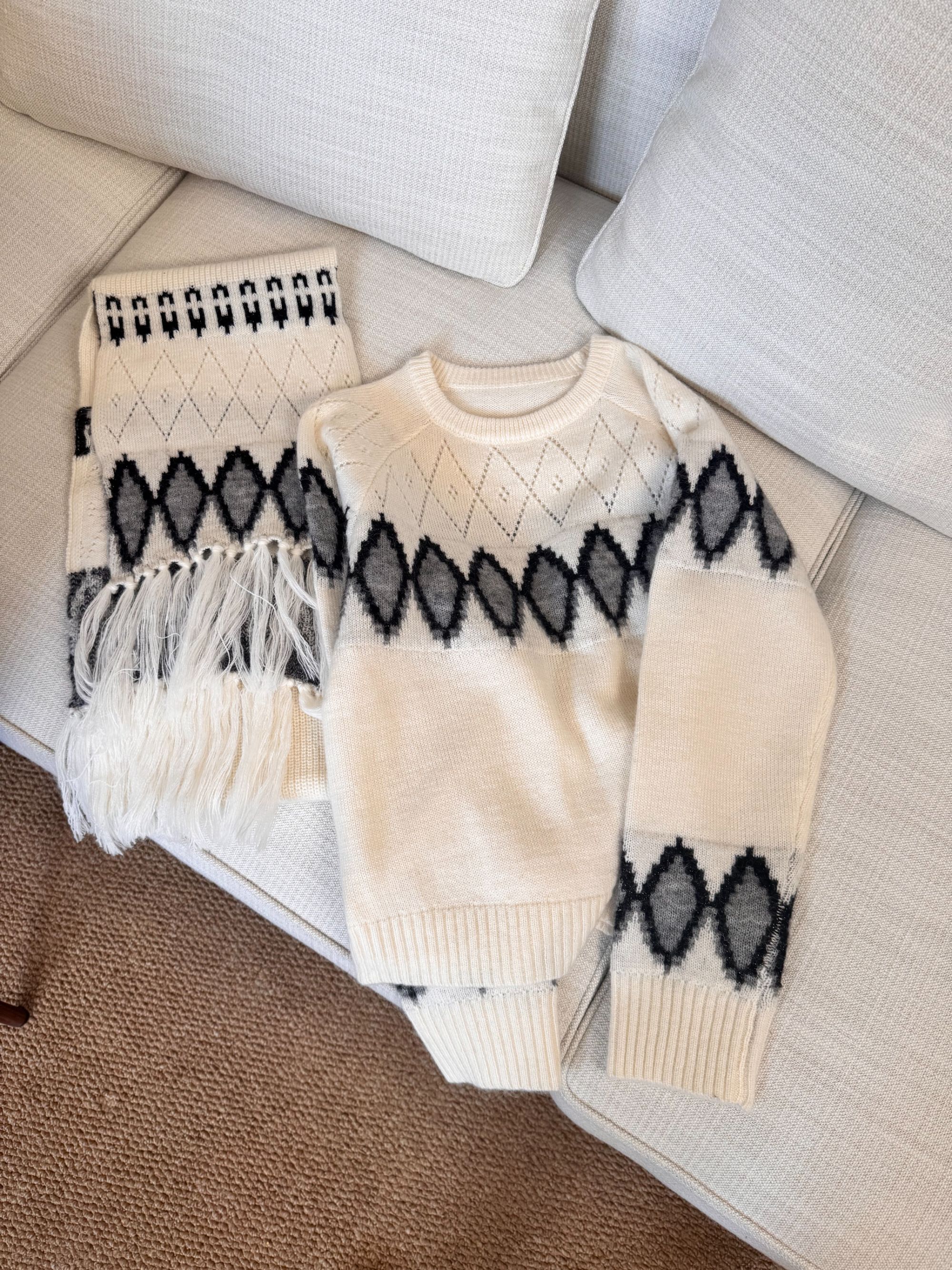 JIAO.AO【羊毛+马海毛】经典费尔岛菱格设计圆领百搭套头毛衣Y8876