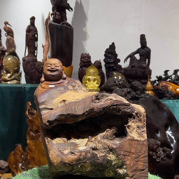 雷***壮金丝楠名贵根雕艺术品