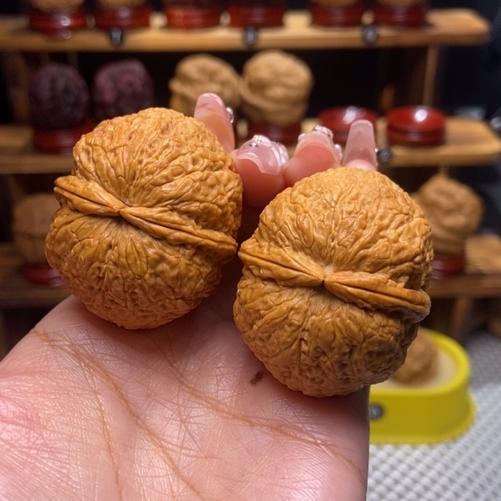 文玩核桃吊坠卧龙9