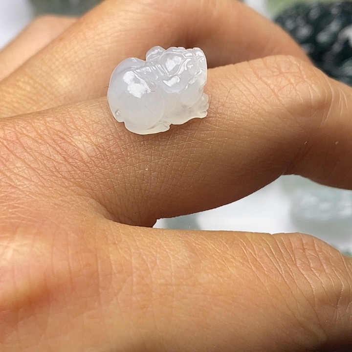 星***水翡翠未镶嵌颈饰戒指