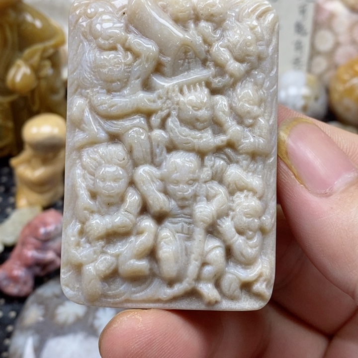 颈饰未镶嵌硅化珊瑚（珊瑚玉）