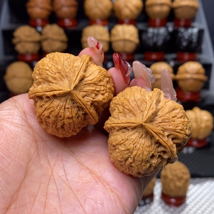 文玩核桃把件張*歪古龙三楞10号