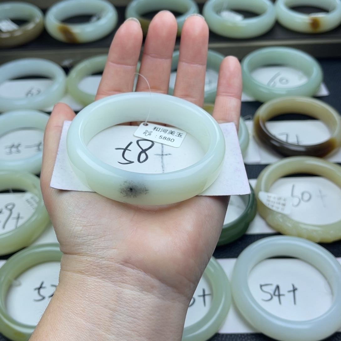 和田玉手镯未镶嵌