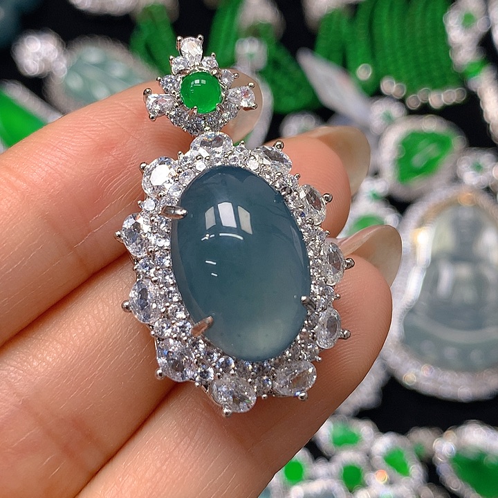 翡翠颈饰未镶嵌翡翠