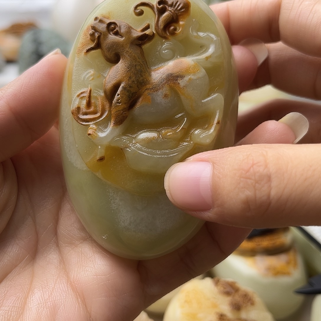 石材方解石手把件狗