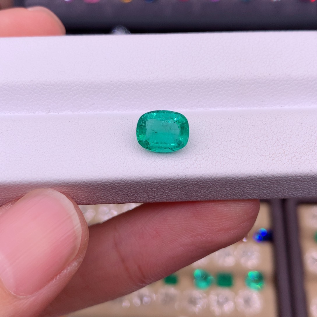 祖母绿裸石未镶嵌