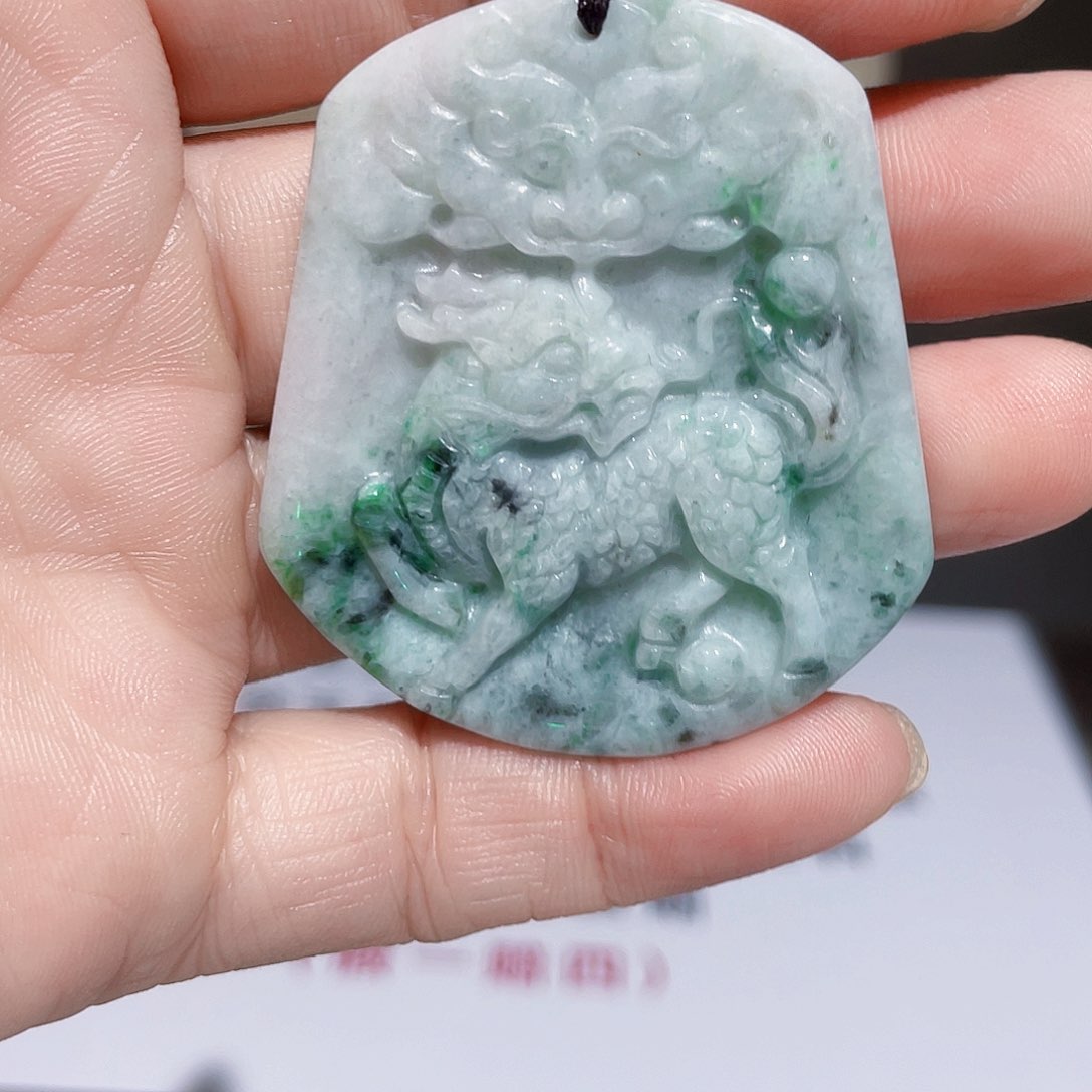 翡翠未镶嵌吊坠(赠链)