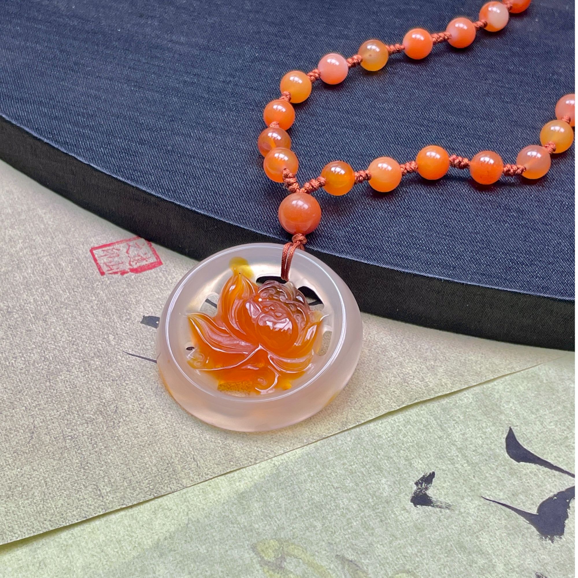 俏色巧雕荷花玛瑙吊坠毛衣链项链一整套