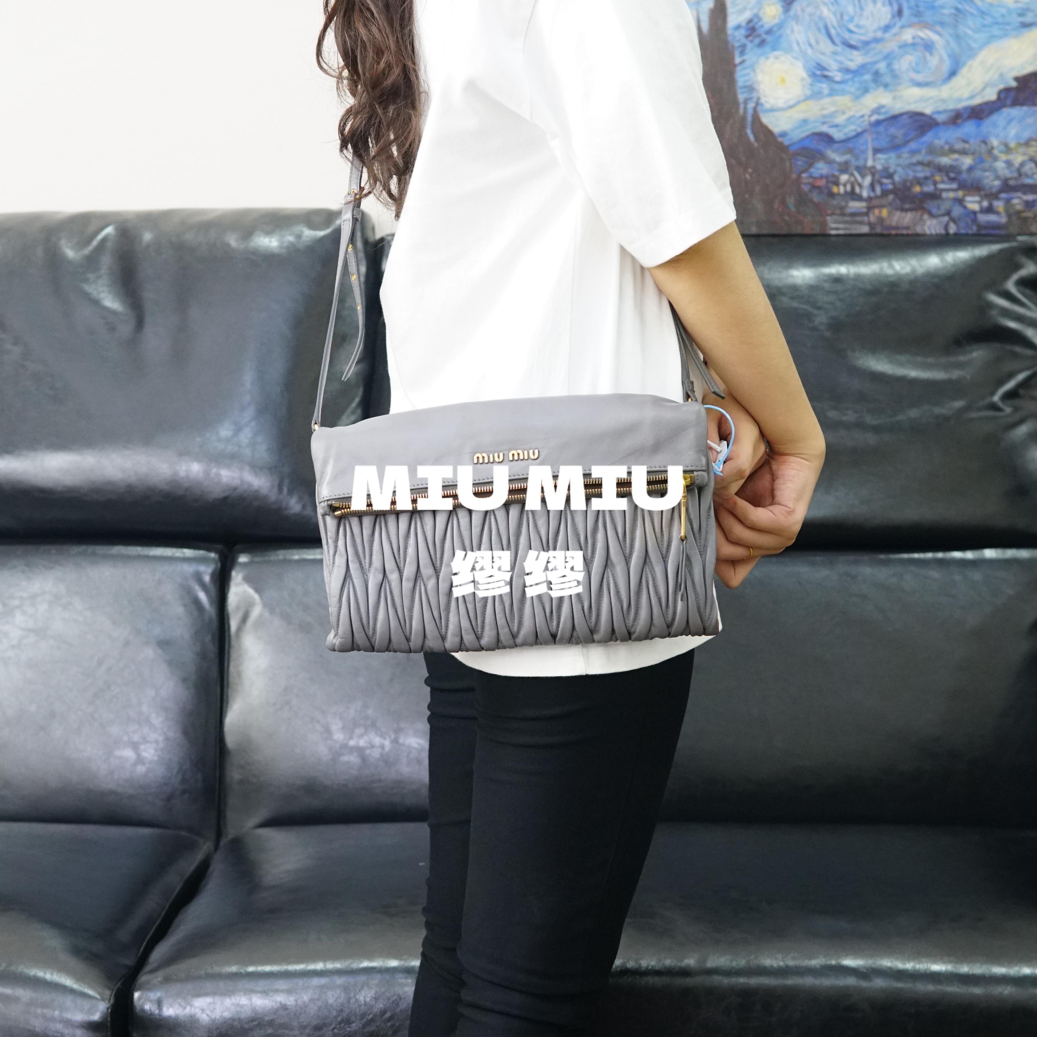 95新 MIU MIU/缪缪 miumiu/水泥灰褶皱斜挎包/FYWJ05108242/8242