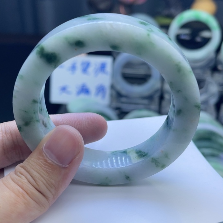 定制翡翠未镶嵌手镯