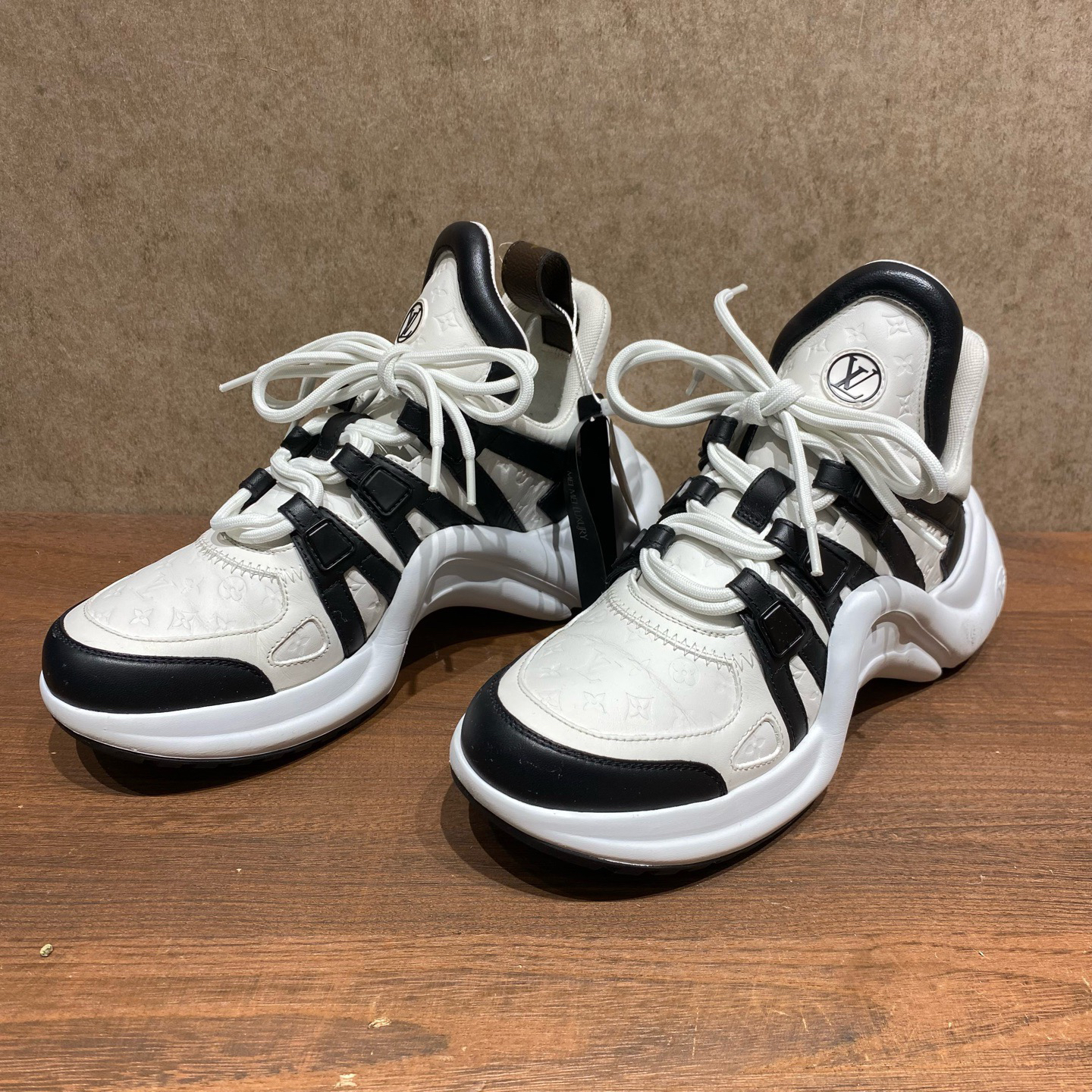 99新 LouisVuitton/路易威登 黑白压纹老花拼皮老爹鞋/37码/41165